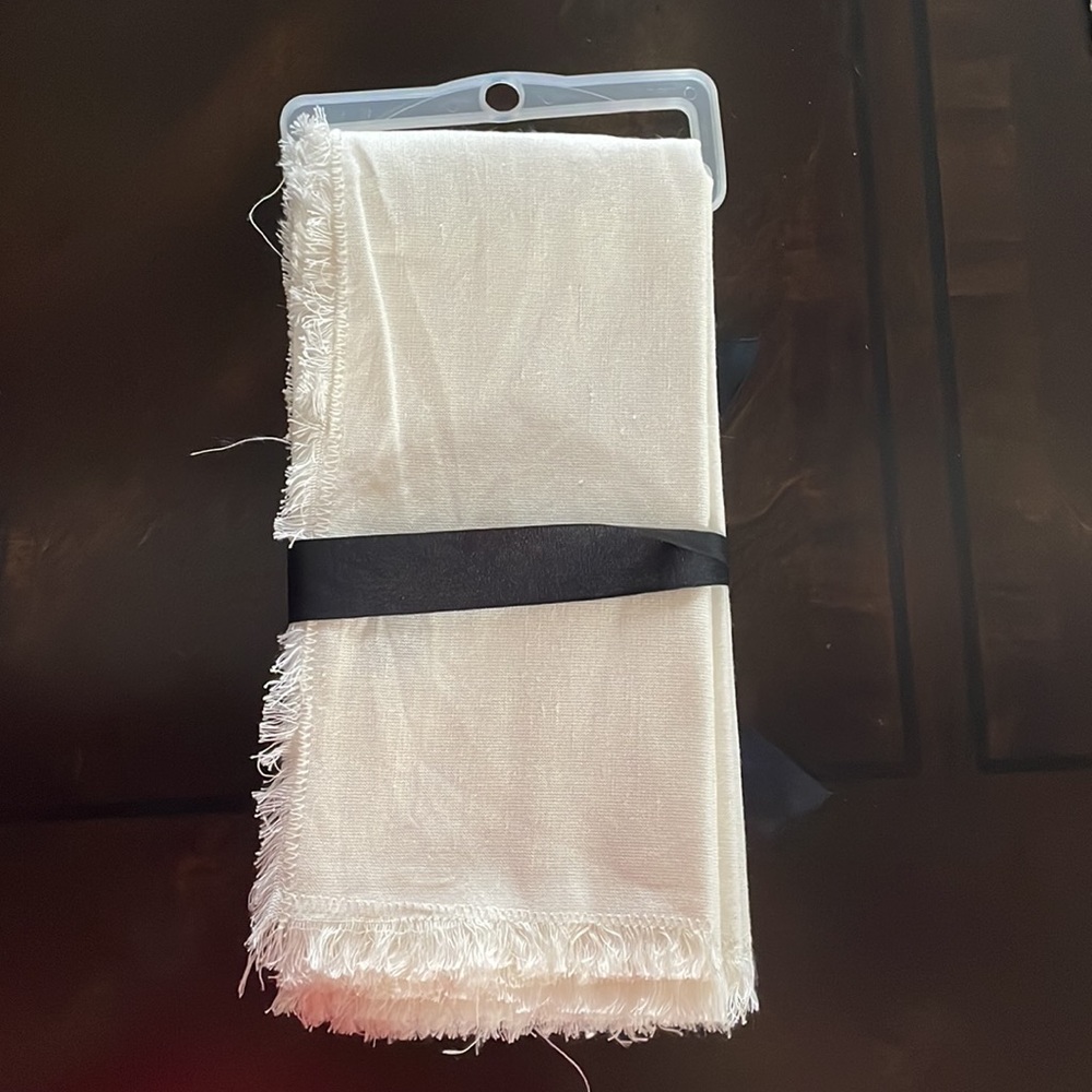 Set of 4 Hearth and Hand linen blend napkins NWT - Picture 2 of 2
